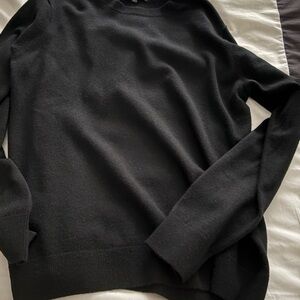 Uniqlo Women's Black Crew Neck Sweater